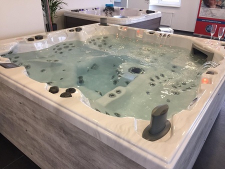 Гидромассажный спа-бассейн WhirlCare K-Luxury-Edition Champion